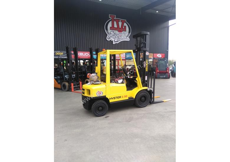 caption HYSTER H2.50XM 2.5T GAS FORKLIFT