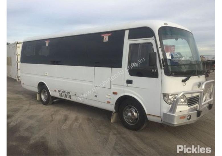 caption 2012 Higer R-Series