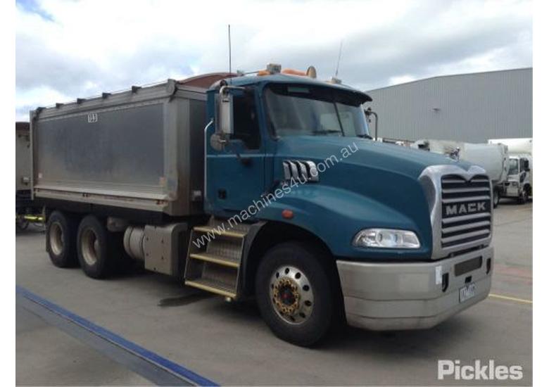 caption 2014 Mack CMMR Granite