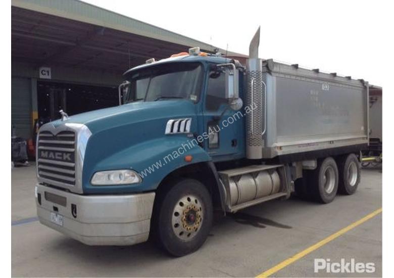 caption 2014 Mack CMMR Granite