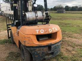 Toyota 3.5 Tonne forklift - picture2' - Click to enlarge