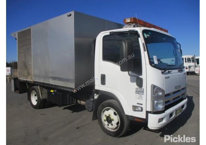 caption 2013 Isuzu NQR