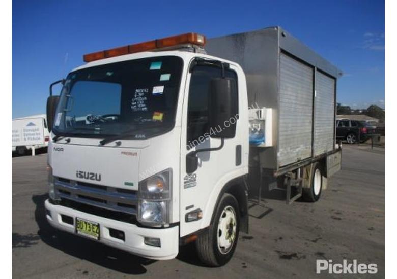 caption 2013 Isuzu NQR
