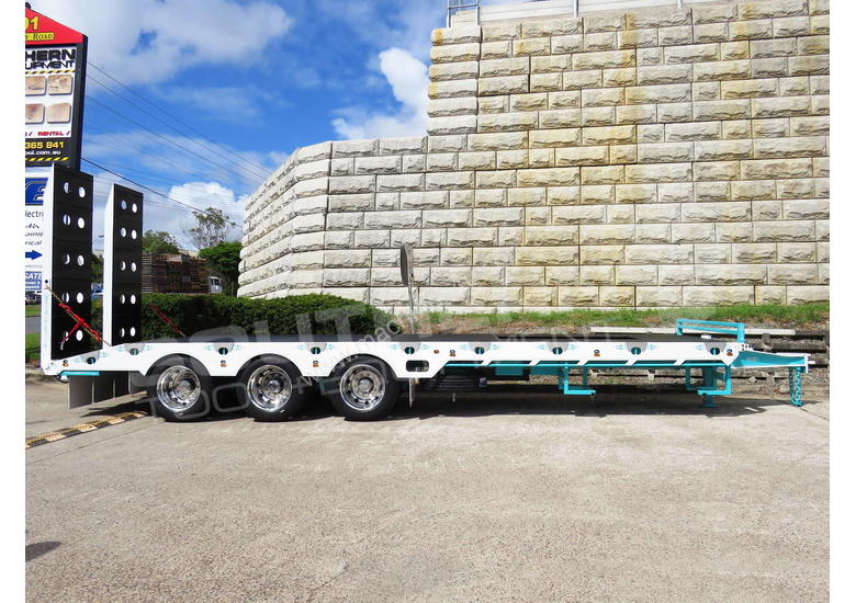 caption ELITE Tri Axle Custom Tag Trailer Kobelco Blue ATTTAG