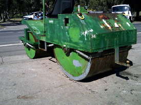 lockwood 2000 cricket pitch roller , diesel powered , ex council unit - picture0' - Click to enlarge