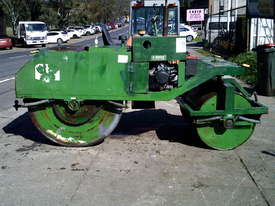 lockwood 2000 cricket pitch roller , diesel powered , ex council unit - picture2' - Click to enlarge