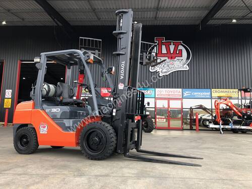 Toyota 3.0 Tonne Forklift - A very tidy and clean example of Toyota 8 Series reliability 