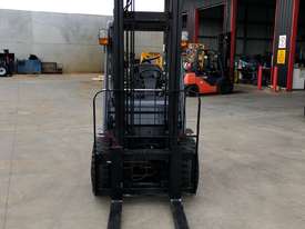 Toyota 3.0 Tonne Forklift - A very tidy and clean example of Toyota 8 Series reliability  - picture2' - Click to enlarge