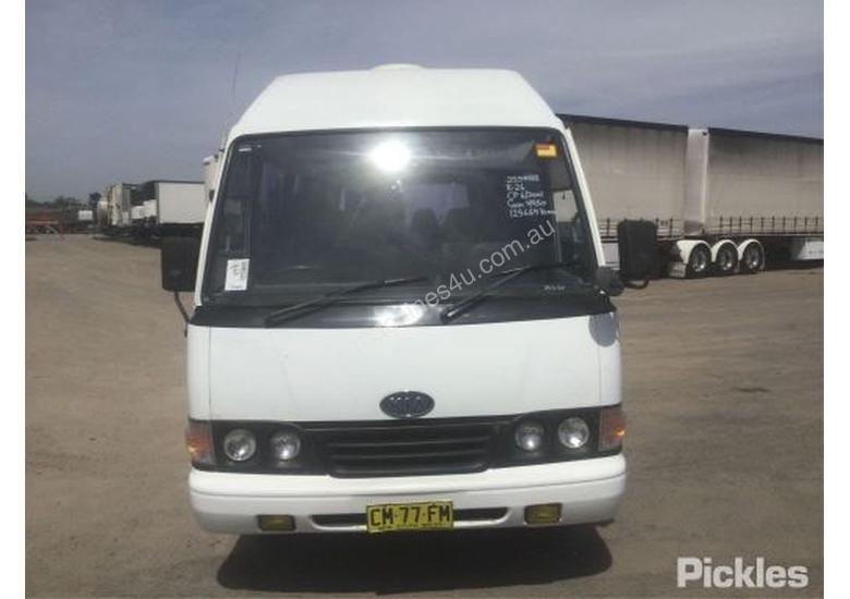 caption 2001 Kia Combi