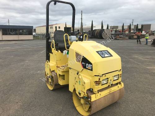 2012 Caterpillar CB14 Tandem Vibratory Roller, 572.2 Hours