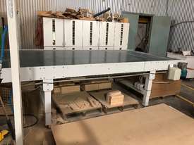 Scissor Lift & Motorised out-feed conveyor - picture0' - Click to enlarge