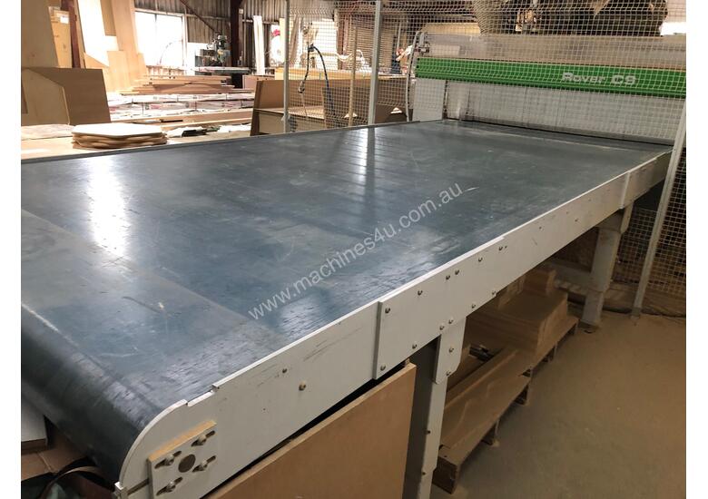 caption Scissor Lift & Motorised out-feed conveyor