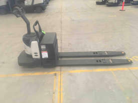 Crown PE4000 Pallet Jack Jack/Lifting - picture0' - Click to enlarge