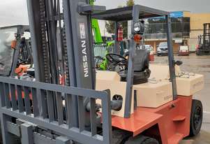 ACTIVE FORKLIFTS - Nissan Gas forklift 7 Ton for sale-02 Model 5m lift Soild Dual wheels