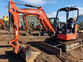 KUBOTA U35-4 EXCAVATOR WITH LOW 450 HOURS, HITCH AND BUCKETS - picture0' - Click to enlarge