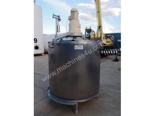 Stainless Steel Mixing Tank (Vertical), Capacity: 1,500Lt