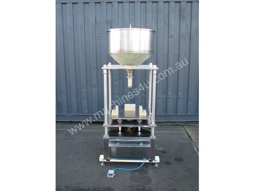 caption Semi Automatic Bottle Tub Drum Filler Filling Machine 18L - Shanghai Almuraba MAKE AN O