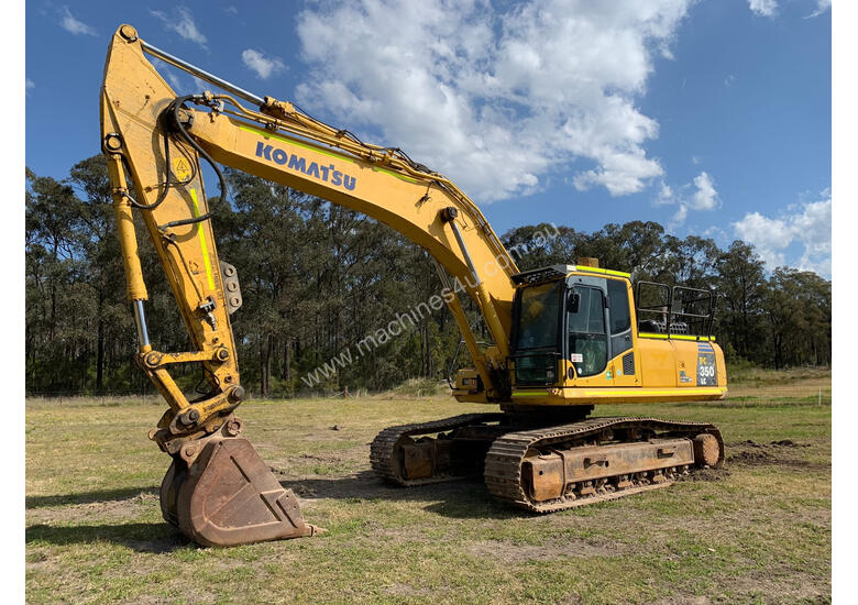 caption Komatsu PC350LC-8 Tracked-Excav Excavator