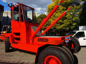 HIRE or BUY 16T 20-40 Foot Container Stacker Forklift (5 high) - picture1' - Click to enlarge