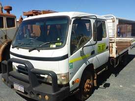 Hino 2009 300 Crew Cab Cab Chassis Truck - picture2' - Click to enlarge