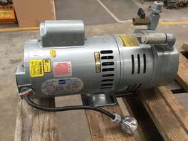 GAST ROTARY VACUUM PUMP - picture1' - Click to enlarge