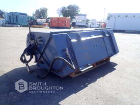SKID STEER BROOM ATTACHMENT - picture1' - Click to enlarge