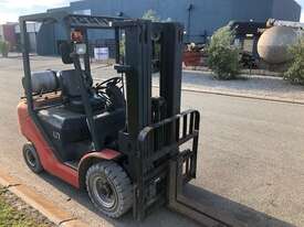 Forklift UN 2.5 Tonne Container Mast - picture0' - Click to enlarge