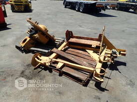 CATERPILLAR FRONT SPINDLE & EARTHMOVING TYRE LIFTING FRAME - picture1' - Click to enlarge