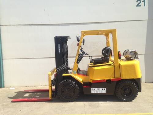 Forklift Hire Sydney 4.ton with container mast,side shift and weight gauge