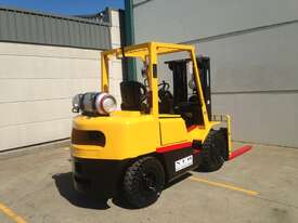 Forklift Hire Sydney 4.ton with container mast,side shift and weight gauge - picture2' - Click to enlarge