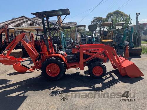 Kubota B7200  HST with used back hoe and front end loader 