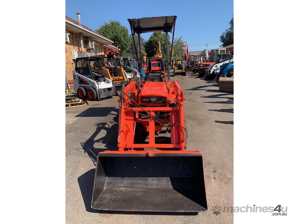 Used Kubota B7200 HST Backhoe in BROOKLYN, VIC