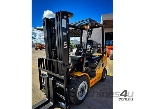 UN Forklift 2T LPG: Forklifts Australia - the Industry Leader!