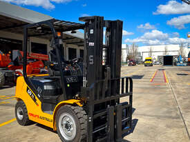 UN Forklift 2T LPG: Forklifts Australia - the Industry Leader! - picture1' - Click to enlarge