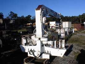 Tadano truck mount crane - picture0' - Click to enlarge