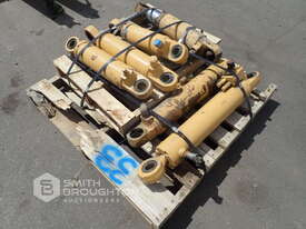 PALLET COMPRISING OF VARIOUS D400E SUPENSION STRUTS & STEERING CYLINDER - picture0' - Click to enlarge