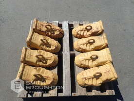 PALLET COMPRISING OF BUCKET TEETH (UNUSED) - picture2' - Click to enlarge