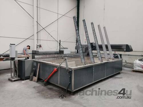 Cantilever type waterjet cutting machine
