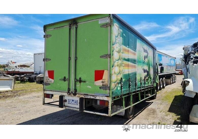 caption Isuzu FRR