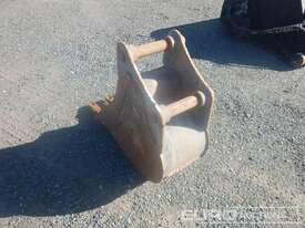 Cat, Trench Bucket, Centers 260mm, Ears 155mm, Pins 45mm - picture1' - Click to enlarge