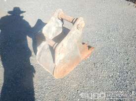Cat, Trench Bucket, Centers 260mm, Ears 155mm, Pins 45mm - picture2' - Click to enlarge
