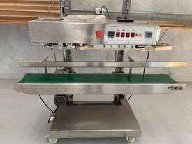 AUTOMATIC CONVEYOR HEAT SEALING MACHINE  - picture0' - Click to enlarge