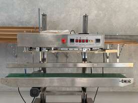 AUTOMATIC CONVEYOR HEAT SEALING MACHINE  - picture0' - Click to enlarge