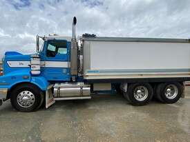 Kenworth T401 - picture2' - Click to enlarge