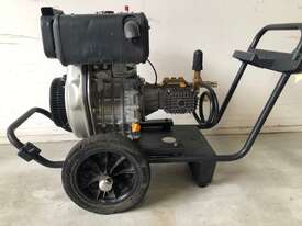 Karcher diesel powered cold pressure cleaner - picture0' - Click to enlarge