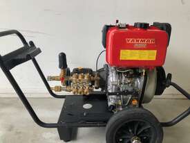 Karcher diesel powered cold pressure cleaner - picture0' - Click to enlarge