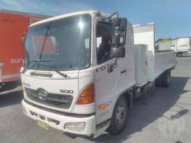 Hino 500 - picture0' - Click to enlarge