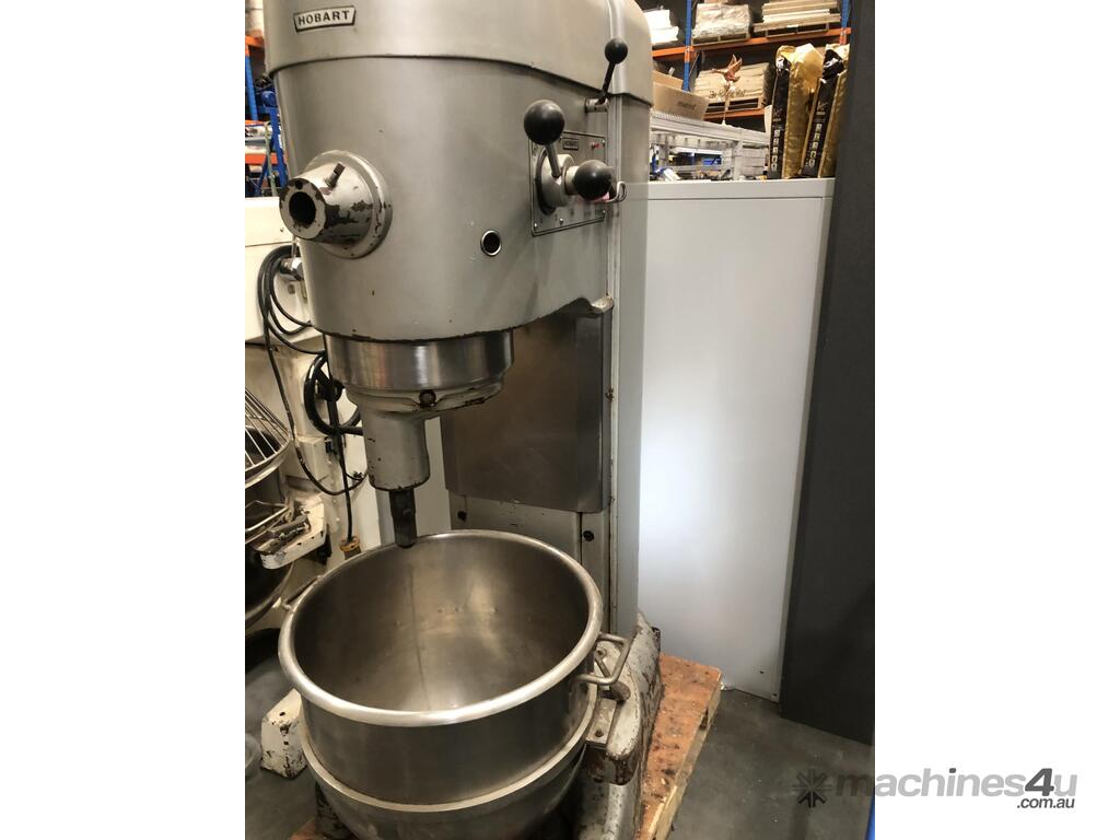 Used 1990 Hobart Hobart Dough Mixing Machine w Attachments Bakeware in