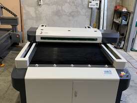 150-180 W C02 Laser Cutter - picture2' - Click to enlarge