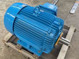 75 kw 100 hp 4-pole 1480 rpm 415v 250M IP66 AC Electric Motor TECO MAXe3 Type AEMBUCD40 - picture2' - Click to enlarge